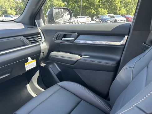 New 2027 GMC Terrain Elevation w/ Elevation Premium Package AWD/4WD image 33