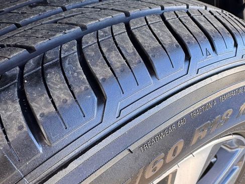 Used 2025 Nissan Pathfinder SL image 32