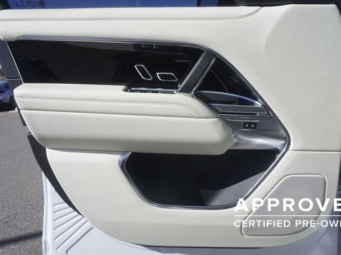 Used 2023 Land Rover Range Rover SE image 17