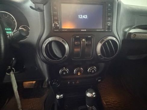 Used 2018 Jeep Wrangler Sport AWD/4WD image 16