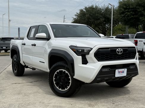 Used 2024 Toyota Tacoma TRD Off-Road AWD/4WD image 2