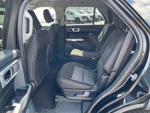 Used 2023 Ford Explorer XLT AWD/4WD image 14