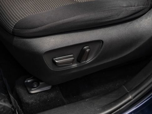 Used 2020 Toyota Highlander L FWD image 30