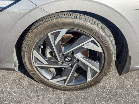 Used 2024 Hyundai Elantra SEL w/ Convenience Package FWD image 10