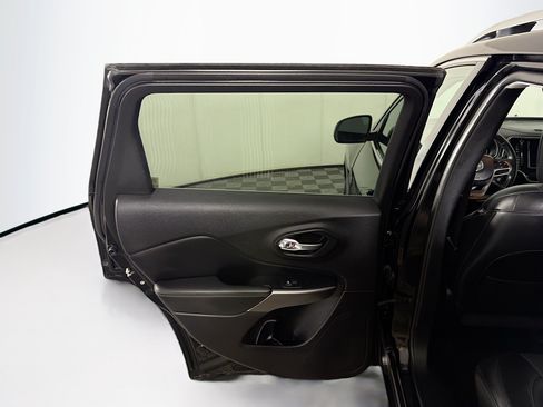Used 2020 Jeep Cherokee Limited AWD/4WD image 25