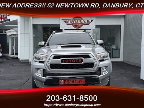 Used 2017 Toyota Tacoma TRD Sport w/ Tow Package (A/T) AWD/4WD image 8