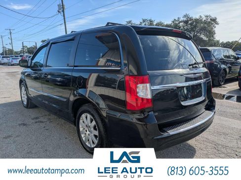 Used 2014 Chrysler Town & Country Touring FWD image 5