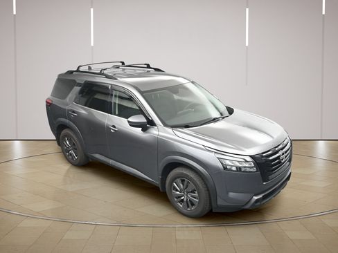 Used 2024 Nissan Pathfinder SV w/ Black Appearance Package FWD image 31