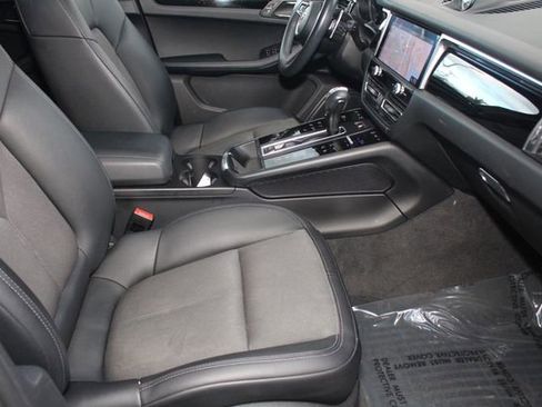 Used 2023 Porsche Macan Turbo image 27
