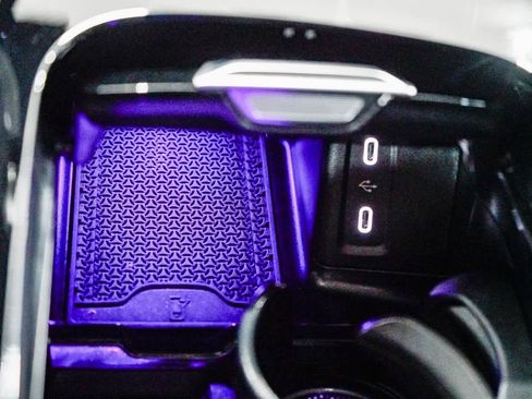 Used 2025 Mercedes-Benz GLC 300 image 23