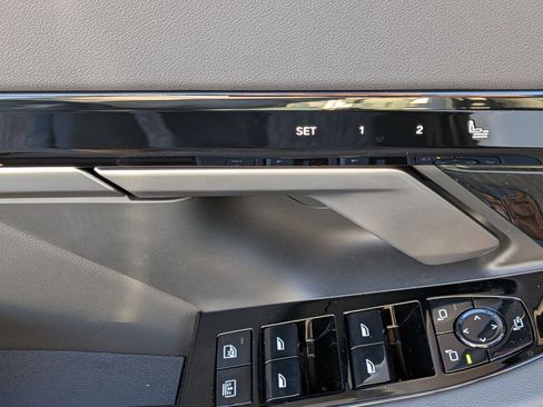 New 2026 BMW 530i xDrive w/ M Sport Package image 12