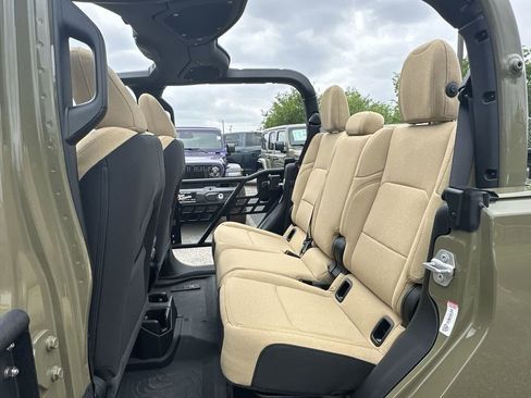 New 2026 Jeep Gladiator Willys AWD/4WD image 28