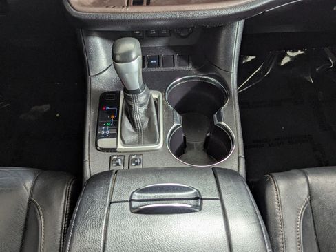 Used 2017 Toyota Highlander XLE FWD image 16