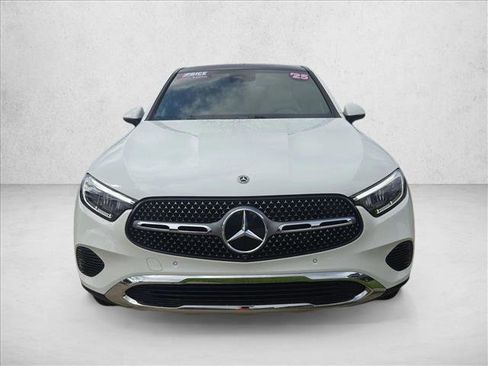 Used 2025 Mercedes-Benz GLC 300 4MATIC image 2