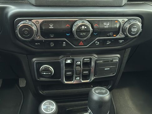 Used 2020 Jeep Wrangler Unlimited Sport S AWD/4WD image 22