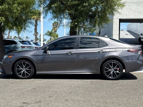Used 2023 Toyota Camry SE FWD image 2