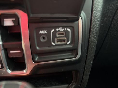 Used 2023 Jeep Wrangler Unlimited Sahara w/ Cold Weather Group AWD/4WD image 22