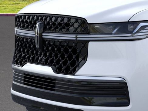 New 2026 Lincoln Navigator L Reserve w/ Jet Appearance Package AWD/4WD image 17