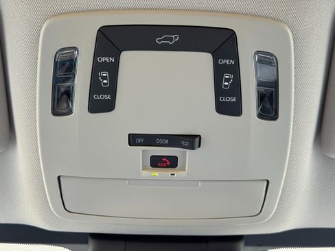 Used 2026 Toyota Sienna LE AWD/4WD image 35
