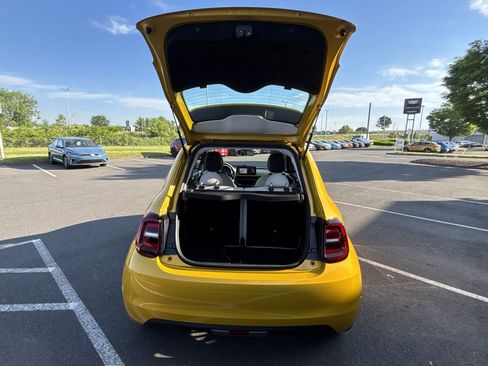 New 2026 FIAT 500 e Icona w/ Quick Order Package 21R FWD image 35