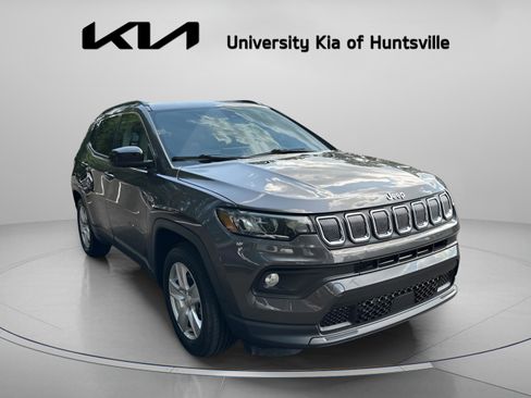 Used 2022 Jeep Compass Latitude w/ Sun and Sound Group FWD image 2