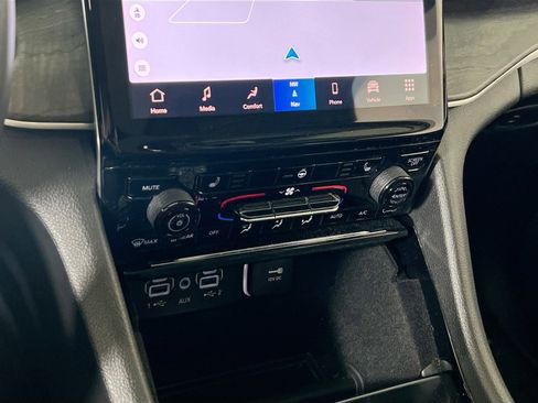 Used 2022 Jeep Grand Cherokee Limited image 16