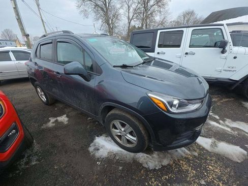 Used 2021 Chevrolet Trax LT image 3