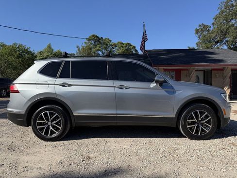 Used 2021 Volkswagen Tiguan SE w/ Panoramic Sunroof Package image 4
