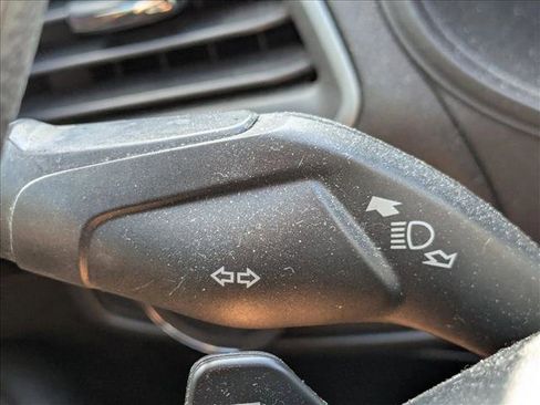 Used 2018 Ford Edge SE image 16