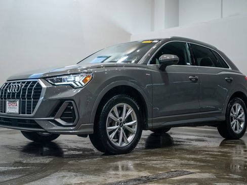 Used 2023 Audi Q3 2.0T Premium w/ Convenience Package image 3