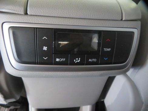 Used 2018 Toyota Highlander XLE AWD/4WD image 54