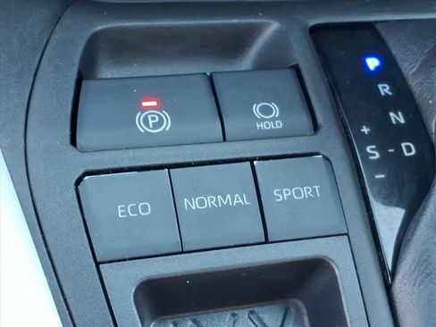 Used 2021 Toyota RAV4 XLE image 10