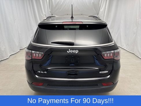 Used 2024 Jeep Compass Latitude w/ Sun and Sound Group AWD/4WD image 4