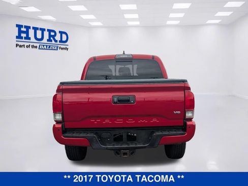 Used 2017 Toyota Tacoma TRD Off-Road AWD/4WD image 4