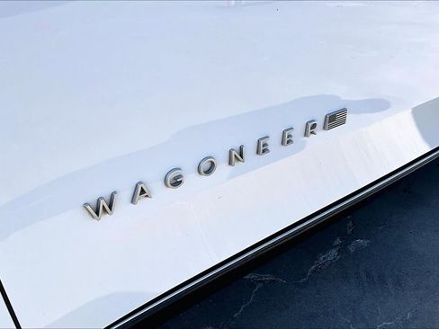 Used 2023 Jeep Wagoneer Series III w/ Premium Group I image 9