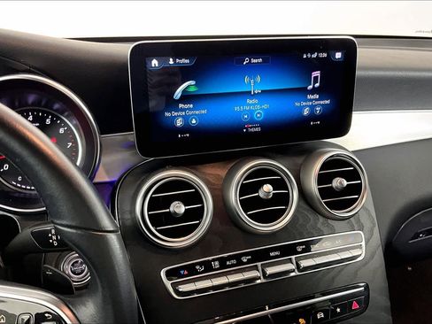 Used 2021 Mercedes-Benz GLC 300 image 6