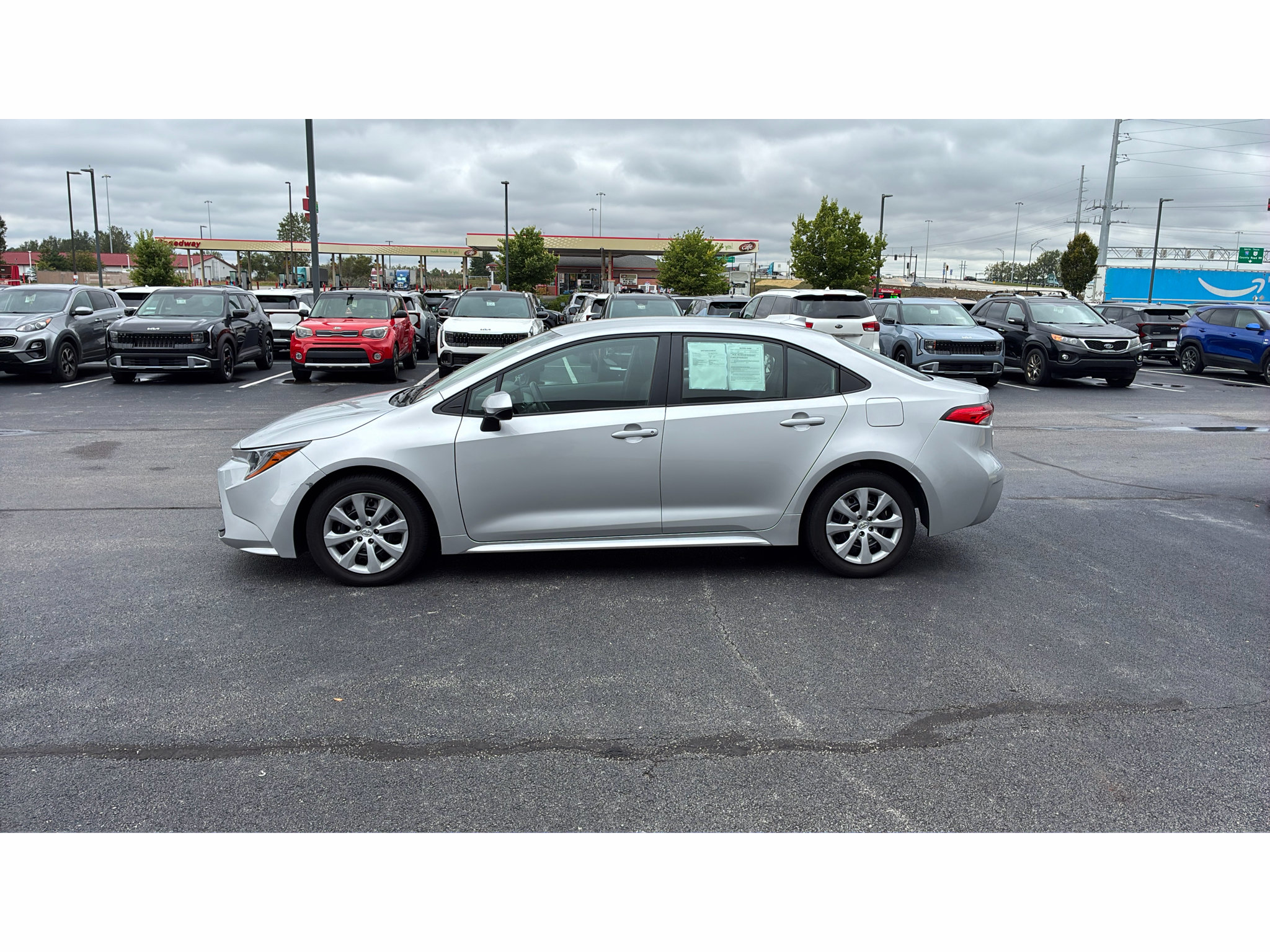 Used 2025 Toyota Corolla LE FWD image 4