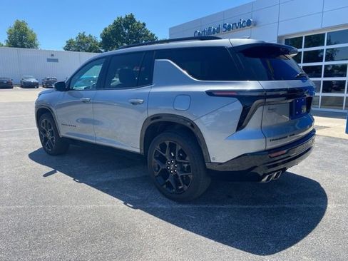 Used 2024 Chevrolet Traverse RS AWD/4WD image 3