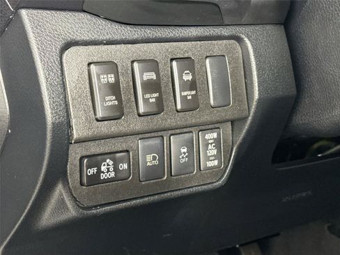 Used 2020 Toyota Tacoma TRD Off-Road AWD/4WD image 14