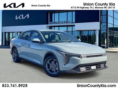 New 2025 Kia K4 LXS