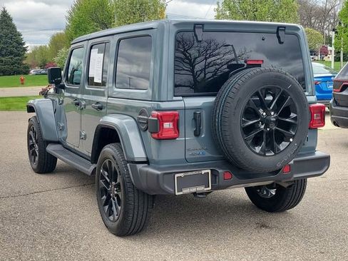 Used 2025 Jeep Wrangler Unlimited Sahara AWD/4WD image 3