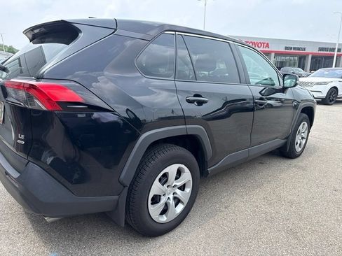 Used 2022 Toyota RAV4 LE AWD/4WD image 3