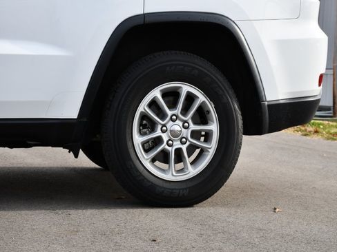 Used 2018 Jeep Grand Cherokee Laredo image 11