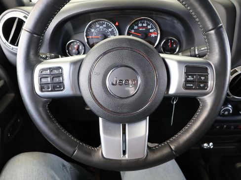 Used 2017 Jeep Wrangler Rubicon AWD/4WD image 38