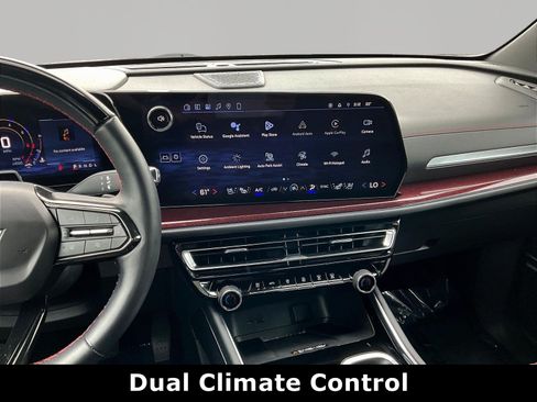 Used 2024 Chevrolet Traverse RS w/ LPO, Floor Liner Package AWD/4WD image 9