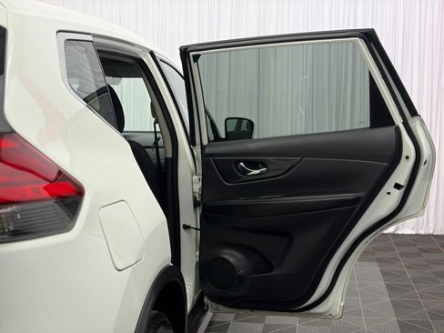 Used 2017 Nissan Rogue S image 17