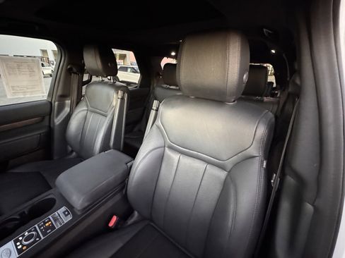 Used 2018 Land Rover Discovery SE image 20