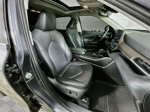 Used 2021 Toyota Highlander XLE FWD image 35
