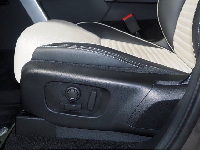 Used 2024 Land Rover Discovery Dynamic SE AWD/4WD image 66