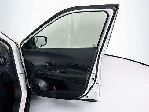 Used 2021 Nissan Kicks S FWD image 29